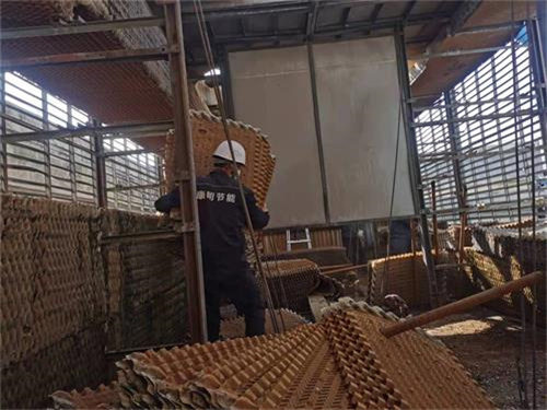 冷卻塔廠家如何解決玻璃鋼冷卻塔的噪音及振蕩問題(