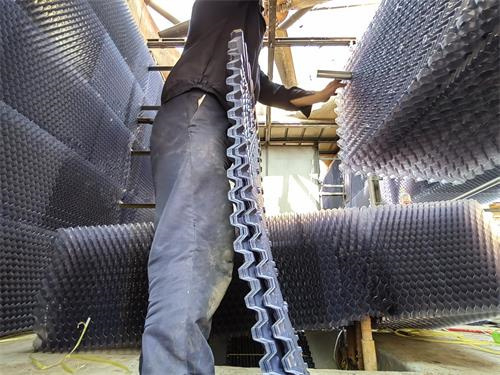 閉式冷卻塔能應用在污水冷卻上嗎?(閉式冷卻塔冬季自然冷卻技術)